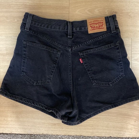 Levis High Waisted Mom Shorts - Picture 2 of 3